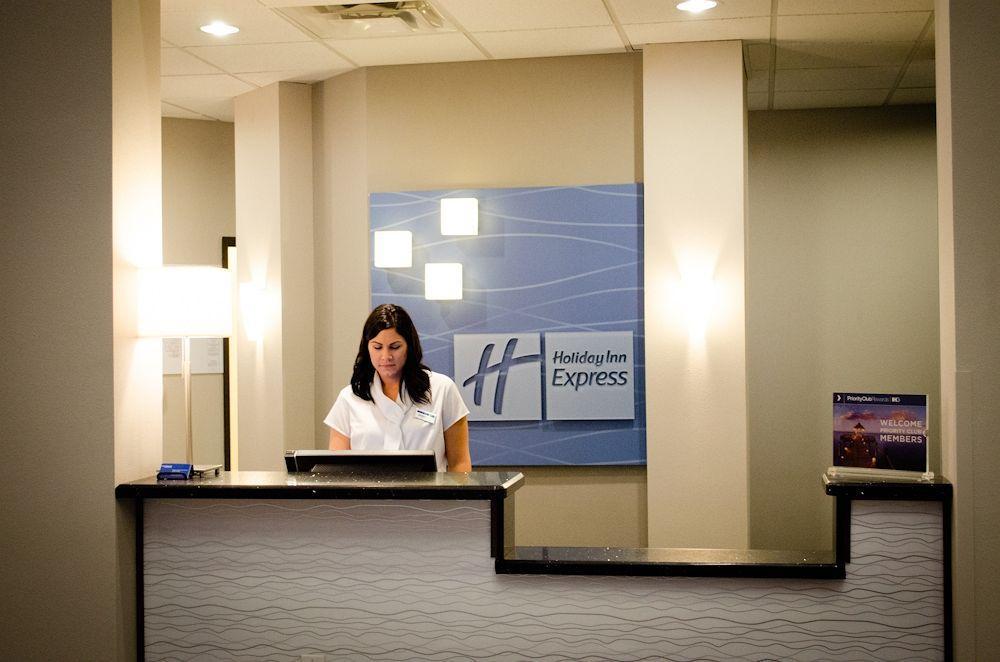 Holiday Inn Express & Suites Denver North - Thornton By Ihg Bagian luar foto