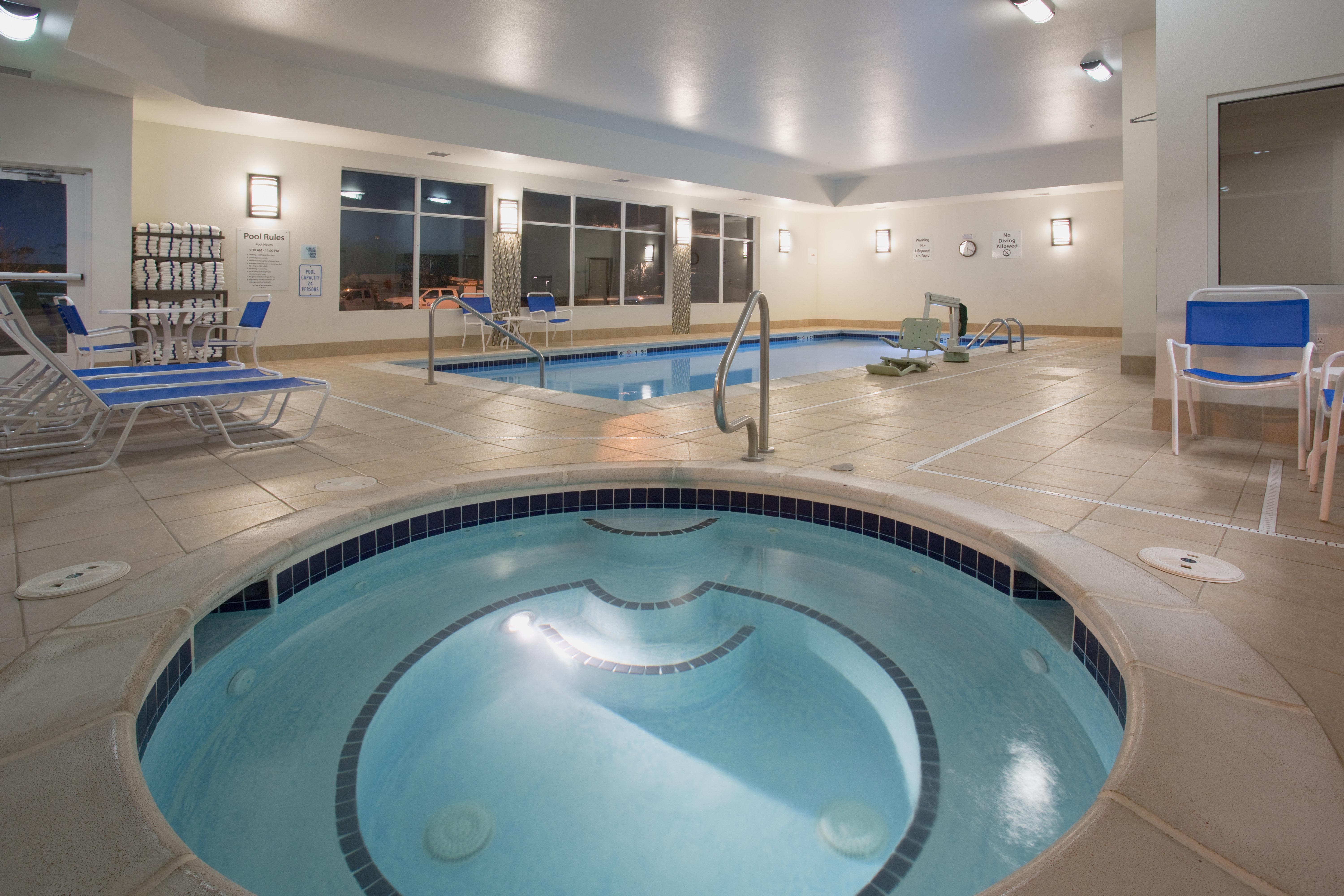 Holiday Inn Express & Suites Denver North - Thornton By Ihg Bagian luar foto